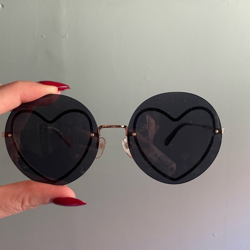 Heart-Shaped Black Sunglasses